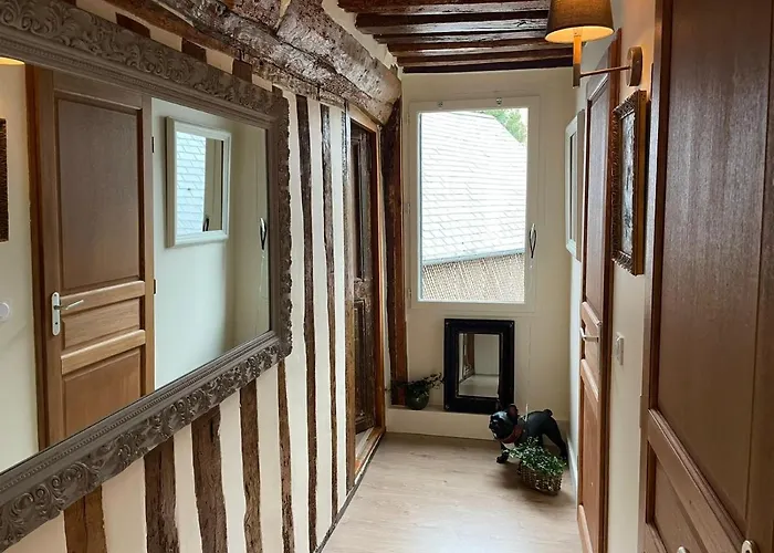 Les Maisons D\'Augustine, Nouvelle Demeure De La Cour Ste Catherine